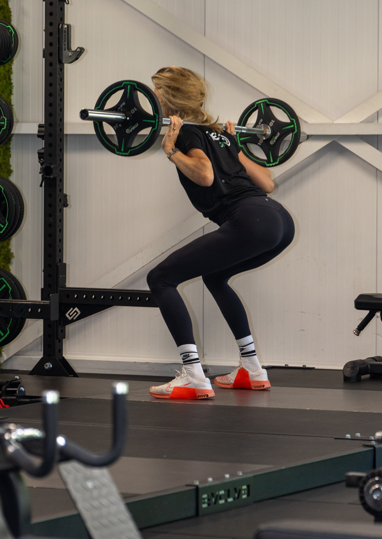 Squat met barbell in de gym